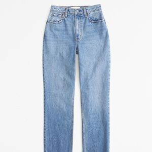Abercrombie & Fitch Curve Love Ultra High Rise 90s Straight Jean in Medium 31S